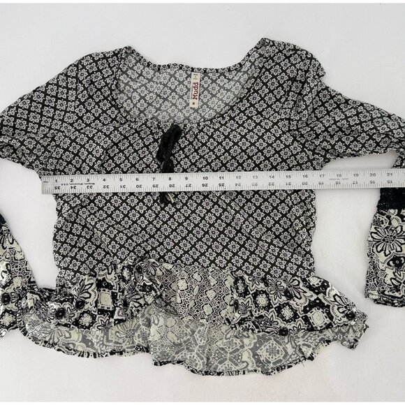 Mudd Juniors Black & Cream Flare Sleeve Flowy Blouse Size M Boho Hippie - Picture 10 of 10